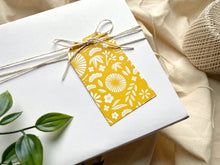 Load image into Gallery viewer, Yellow Florals Gift Tag Set
